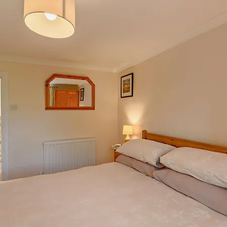 3 Bed In Newlands Valley Sz345 3*