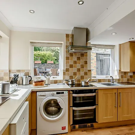 Otel 3 Bed In Newlands Valley Sz345 3*