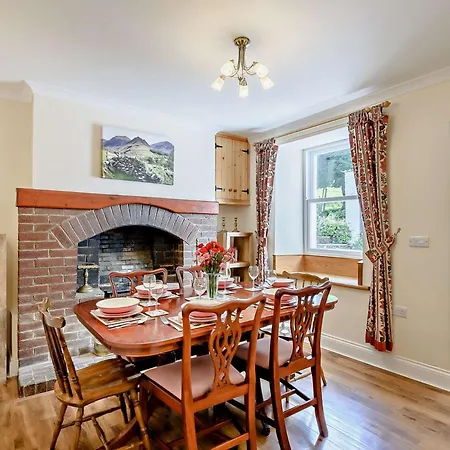 Otel 3 Bed In Newlands Valley Sz345